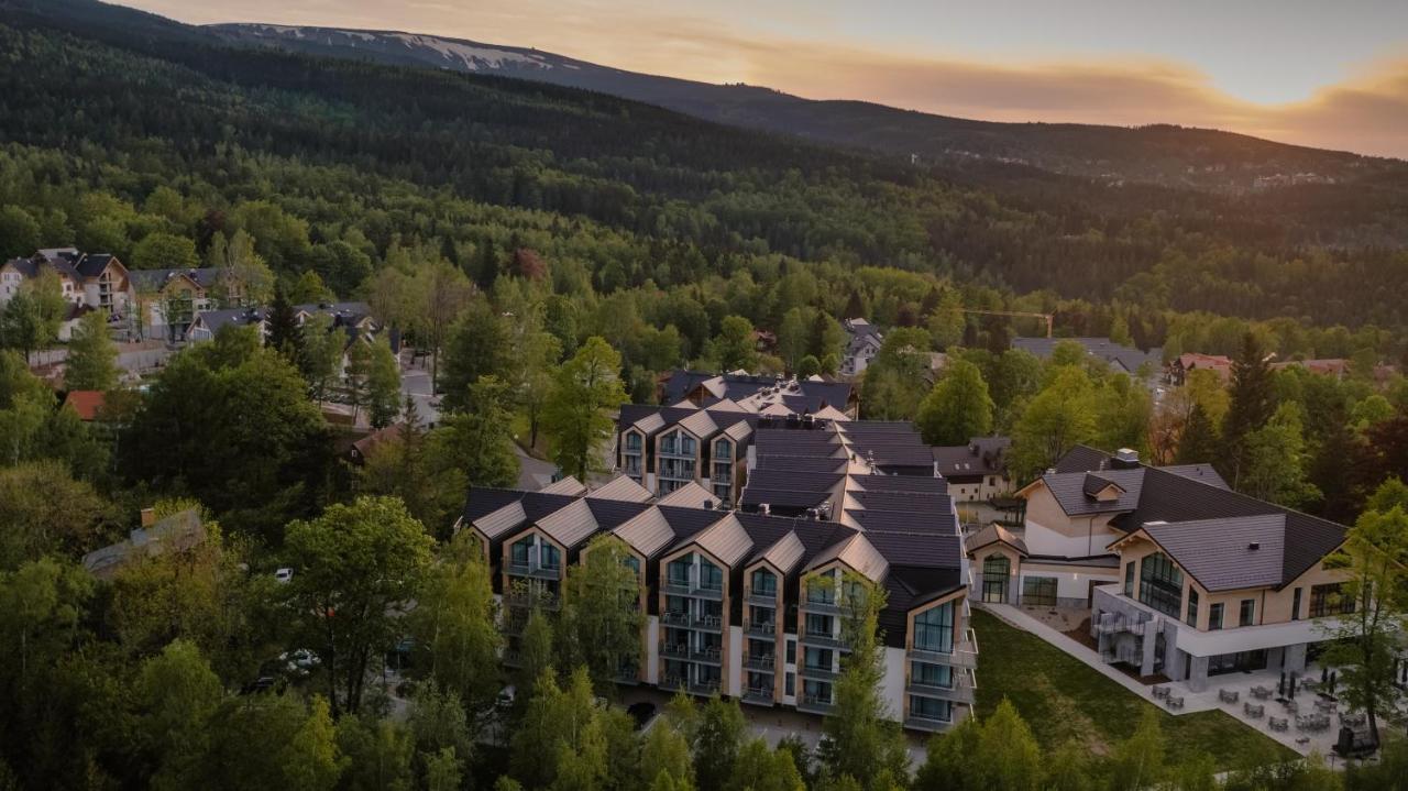 Green Mountain 5* Hotel Karpacz Buitenkant foto Residential complex in the village of Kaskovo, 2019