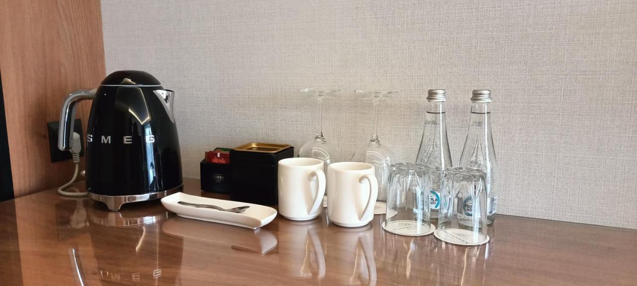 Green Mountain 5* Hotel Karpacz Buitenkant foto Bottled water in a hotel room
