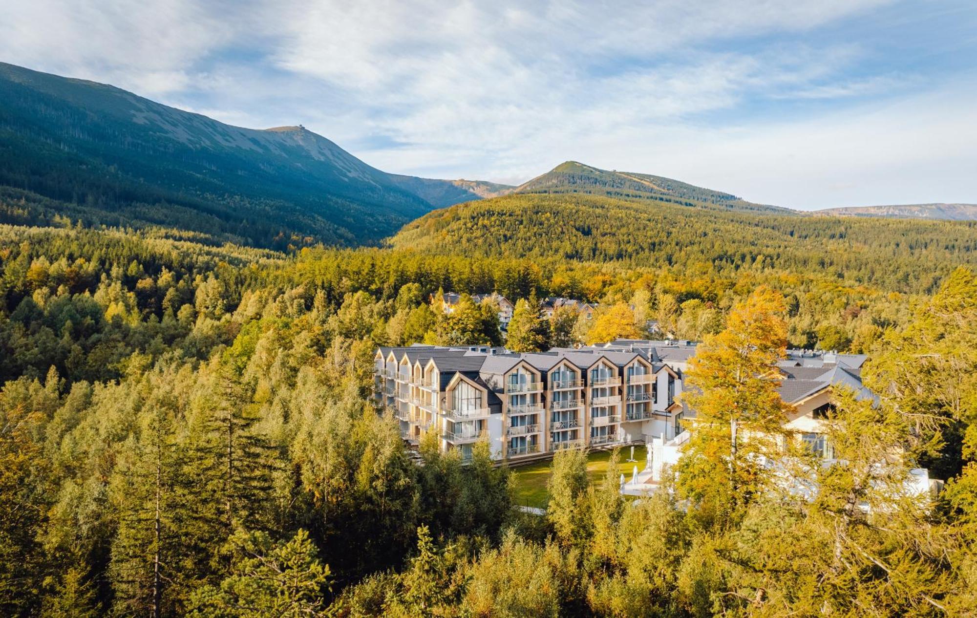 Green Mountain 5* Hotel Karpacz Buitenkant foto Aerial view of the hotel