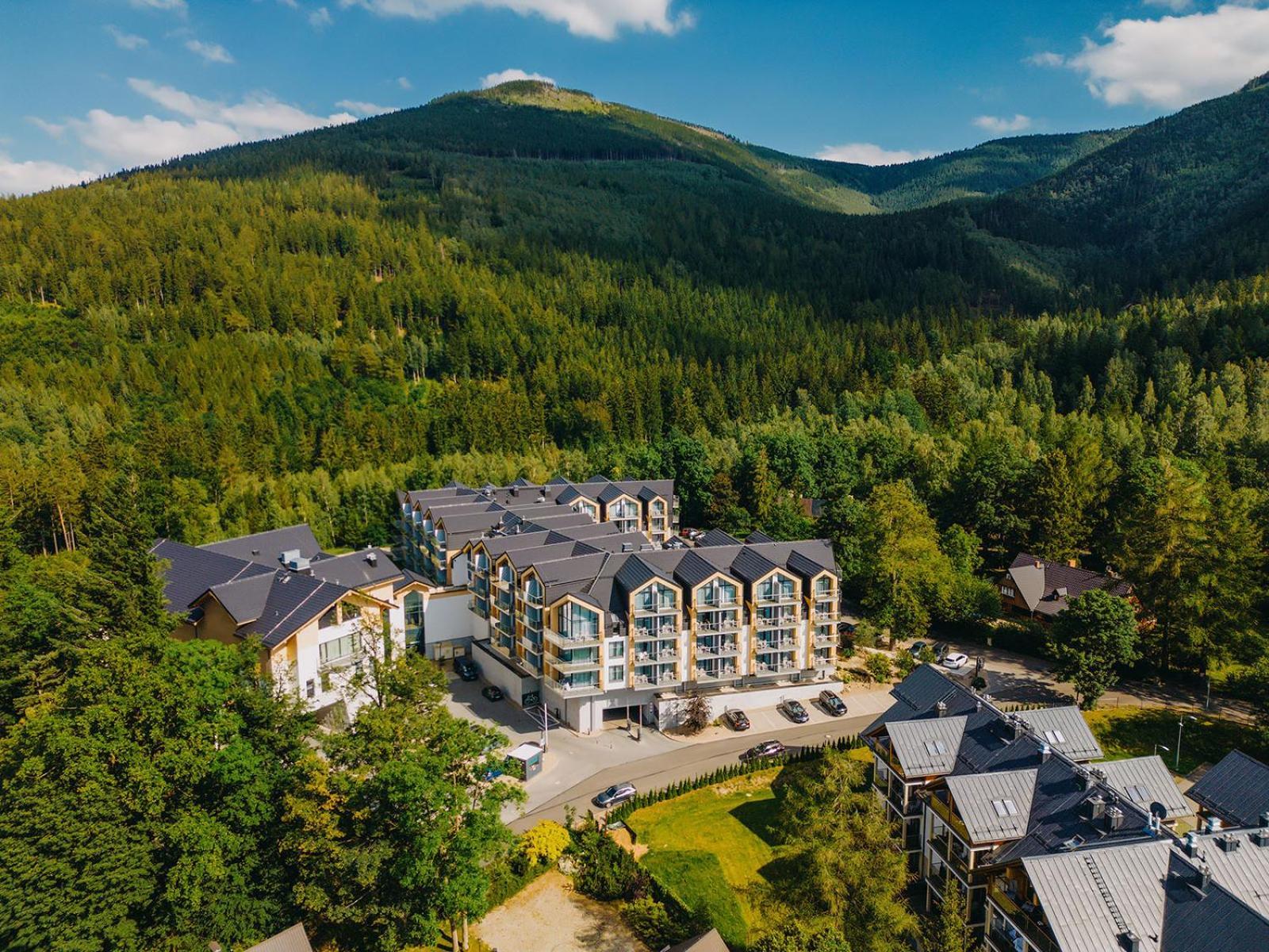 Green Mountain 5* Hotel Karpacz Buitenkant foto Aerial view of the resort