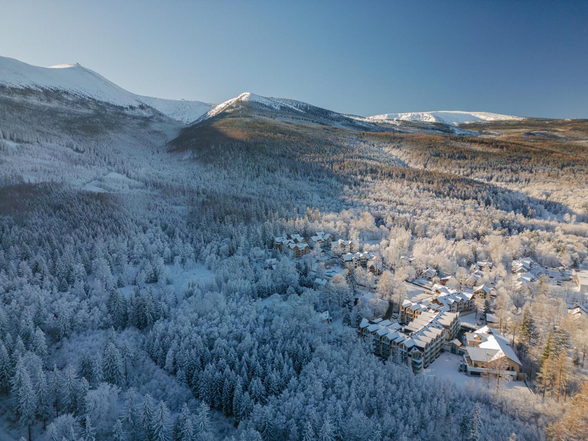 Green Mountain 5* Hotel Karpacz Buitenkant foto Aerial view of the village